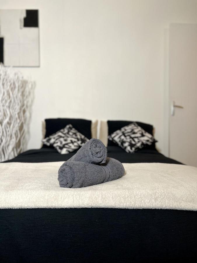 "Moonlight" Gare A 10Min De Paris, Wifi, Terrasse , Parking Apartment Argenteuil Luaran gambar