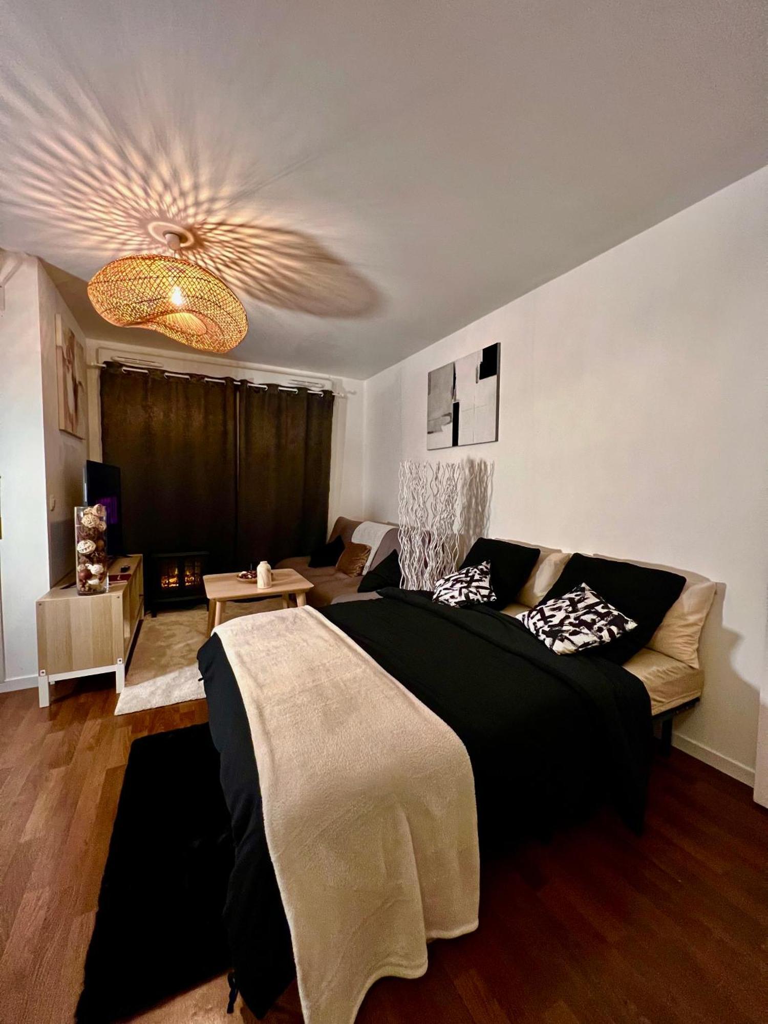 "Moonlight" Gare A 10Min De Paris, Wifi, Terrasse , Parking Apartment Argenteuil Luaran gambar
